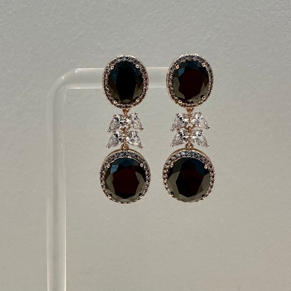 Fancy Drop Earring, Black - Gold Plated - Picture 1 of 3